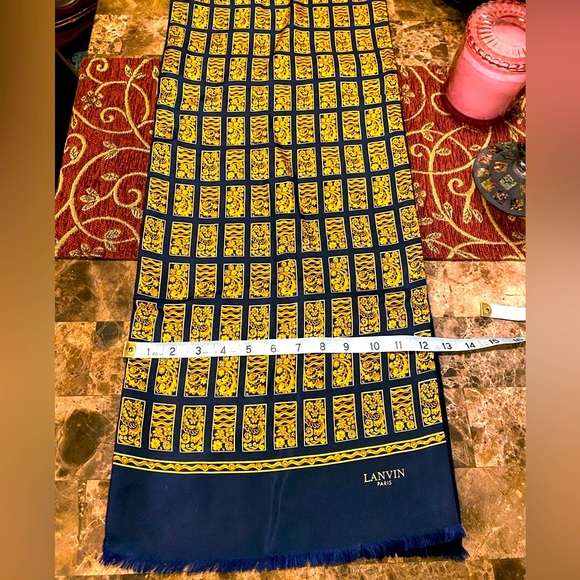 🇮🇹LANVIN~Authentic Cashmere/Silk Royal & Navy Blue Scarf Logo/Front
Unisex!!! - Picture 9 of 10